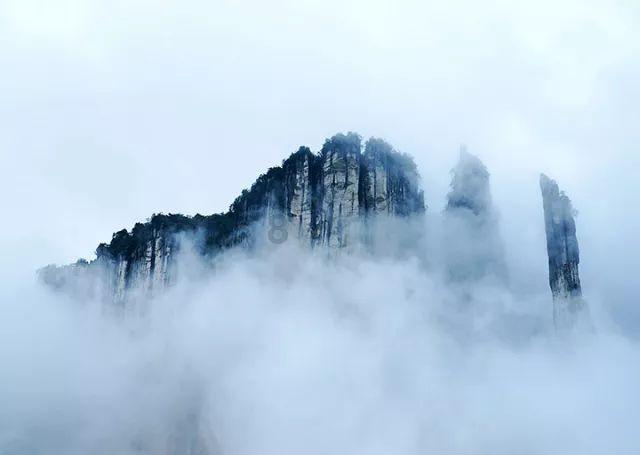 无限翻滚小球