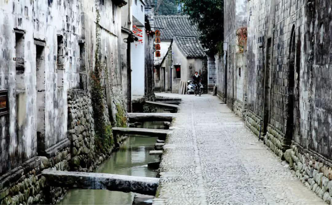 十堰东风商用车驾驶室减震器